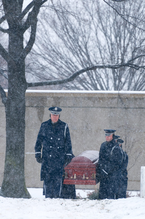 US Army Honor Guard in Section 59 in the snow | Arlington Photography | Arlington media, inc.