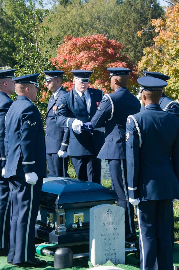US Air Force Folding a Flag | Arlington media full honor service | arlington photography | Arlington media, inc.